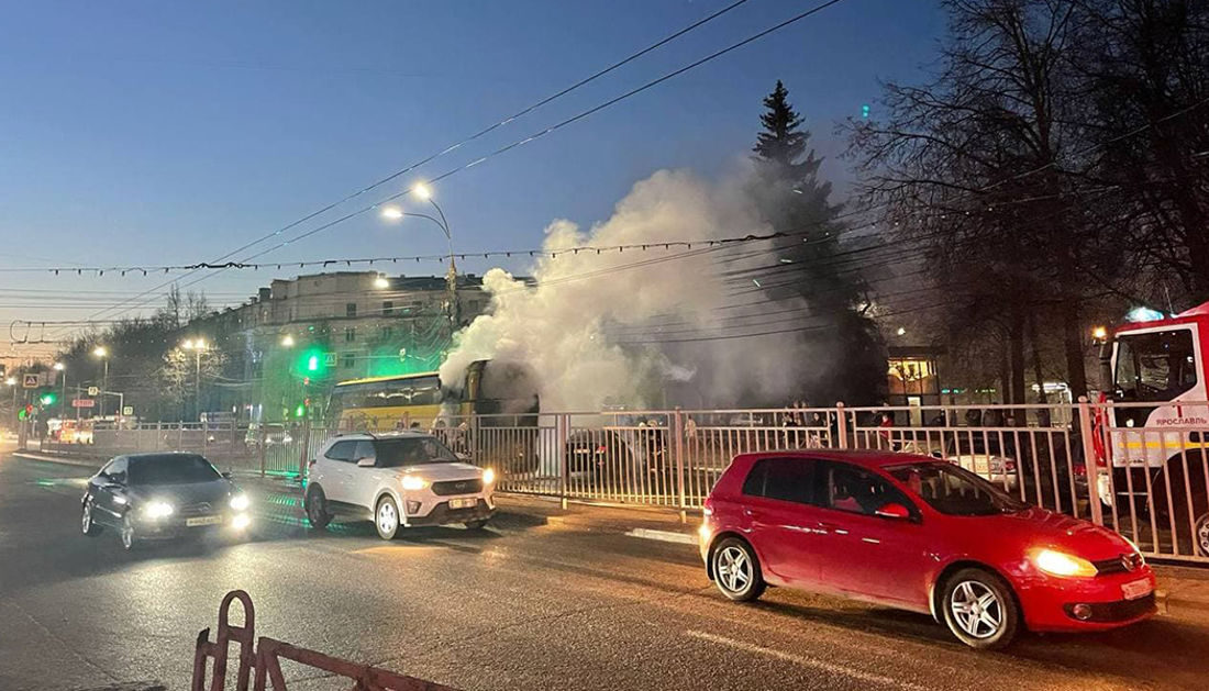 На проспекте Октября в Ярославле горел туристический автобус
